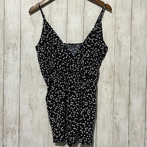 SHEIN Black White Heart Print Spaghetti Strap Romper Jumpsuit Women's Size S‎